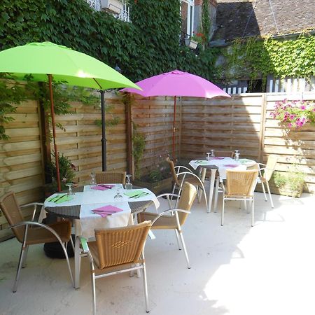 Logis - Hotel Restaurant L'Ecu De France Malesherbes Eksteriør billede
