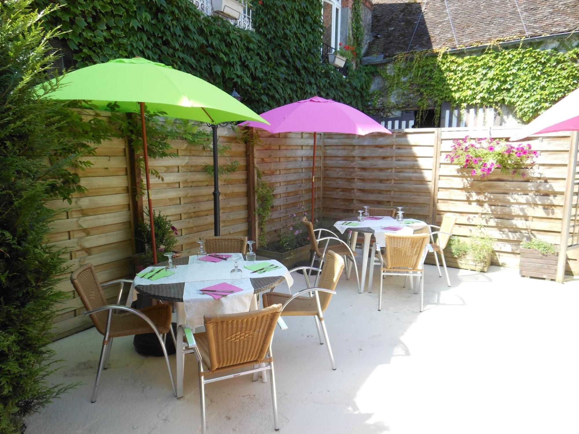 Logis - Hotel Restaurant L'Ecu De France Malesherbes Eksteriør billede