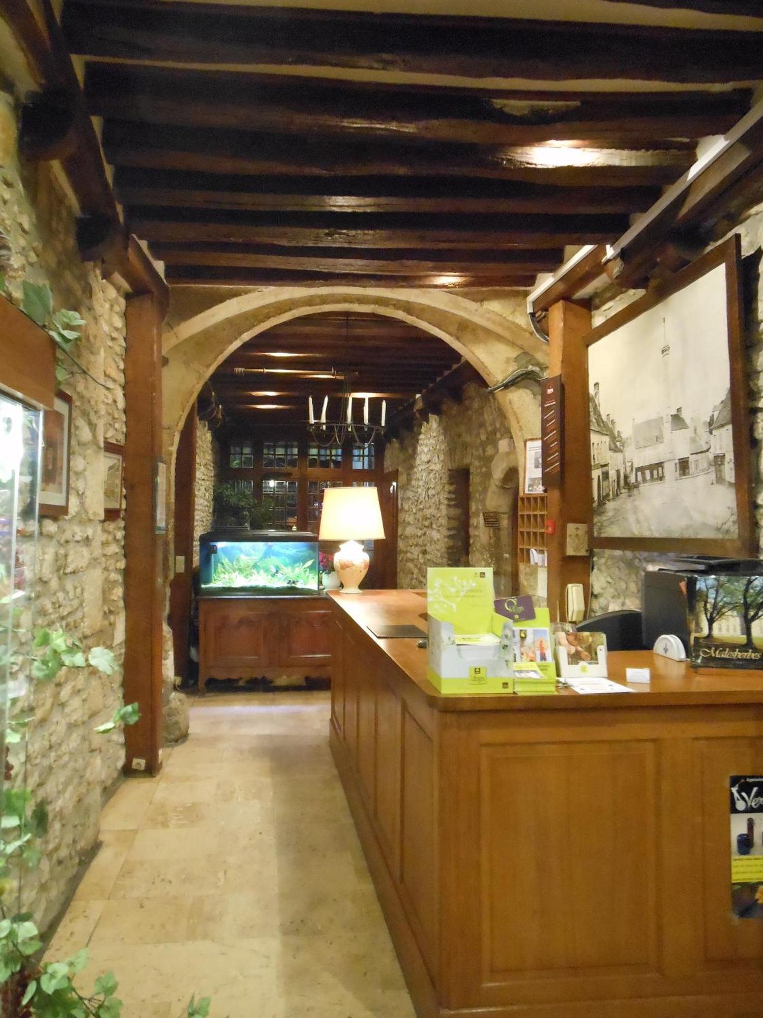 Logis - Hotel Restaurant L'Ecu De France Malesherbes Eksteriør billede