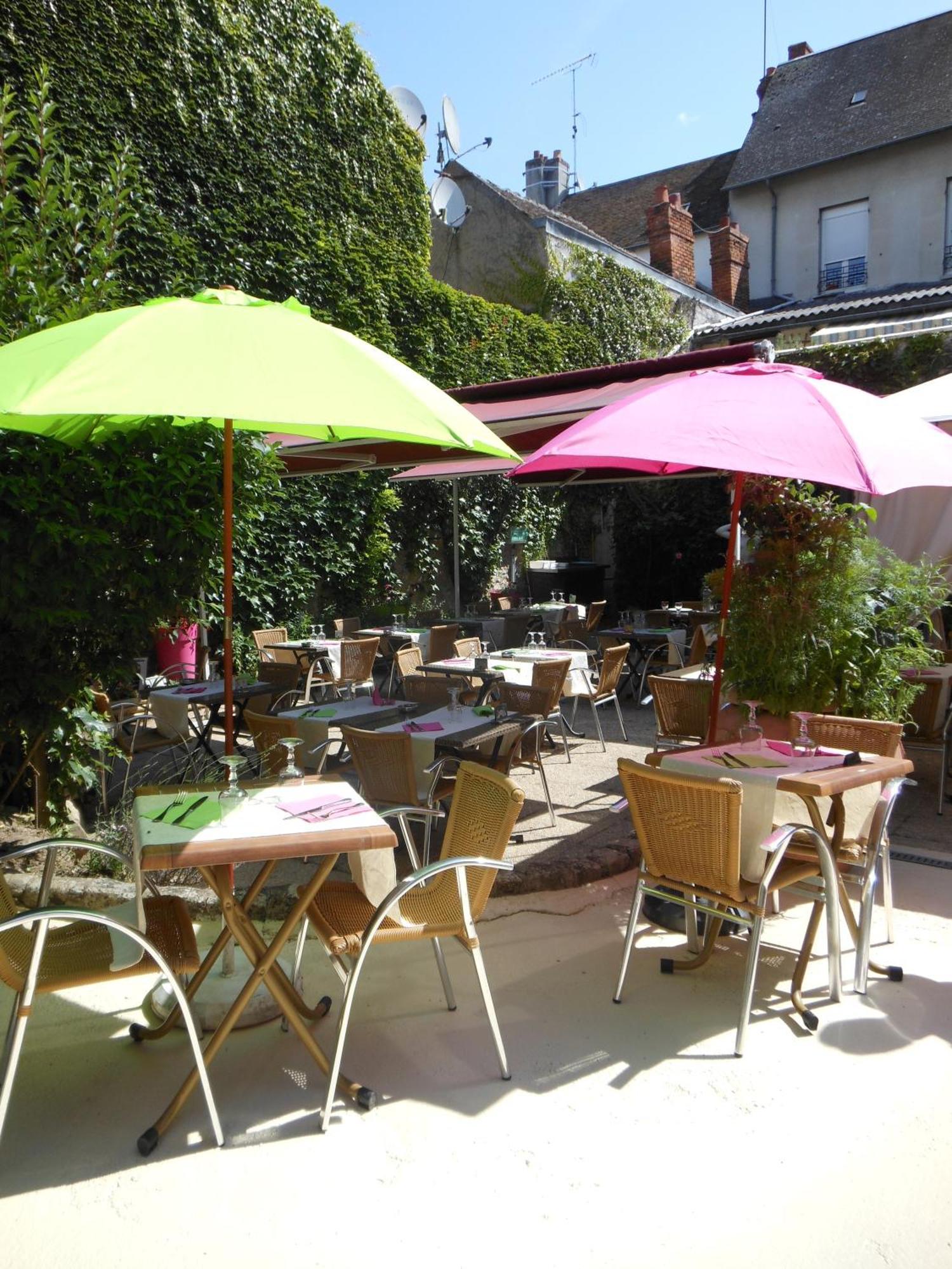 Logis - Hotel Restaurant L'Ecu De France Malesherbes Eksteriør billede