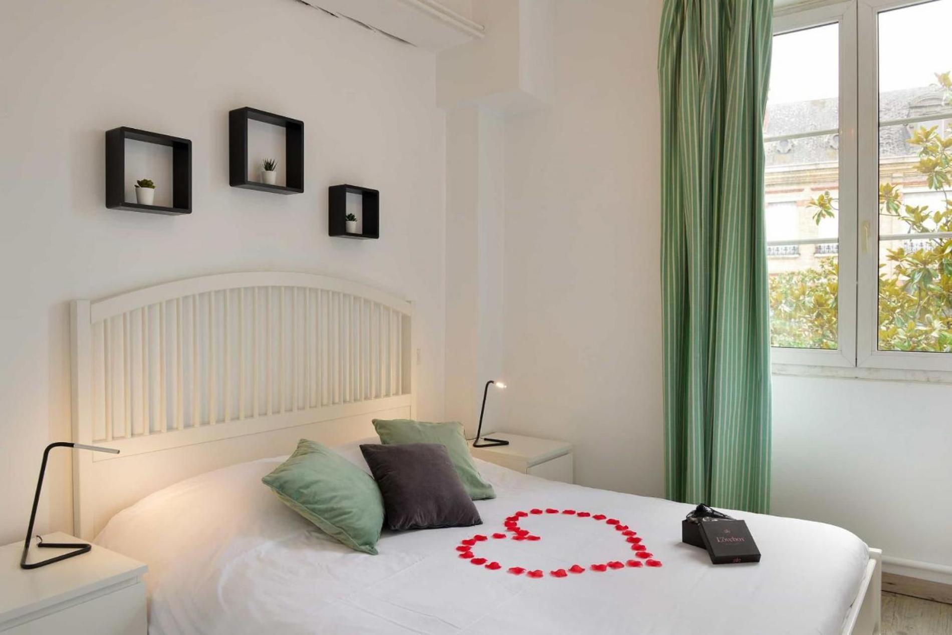 Logis - Hotel Restaurant L'Ecu De France Malesherbes Eksteriør billede