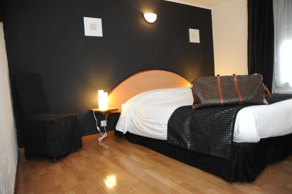 Logis - Hotel Restaurant L'Ecu De France Malesherbes Værelse billede