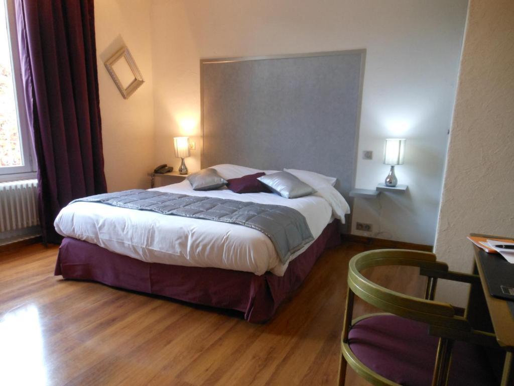 Logis - Hotel Restaurant L'Ecu De France Malesherbes Eksteriør billede