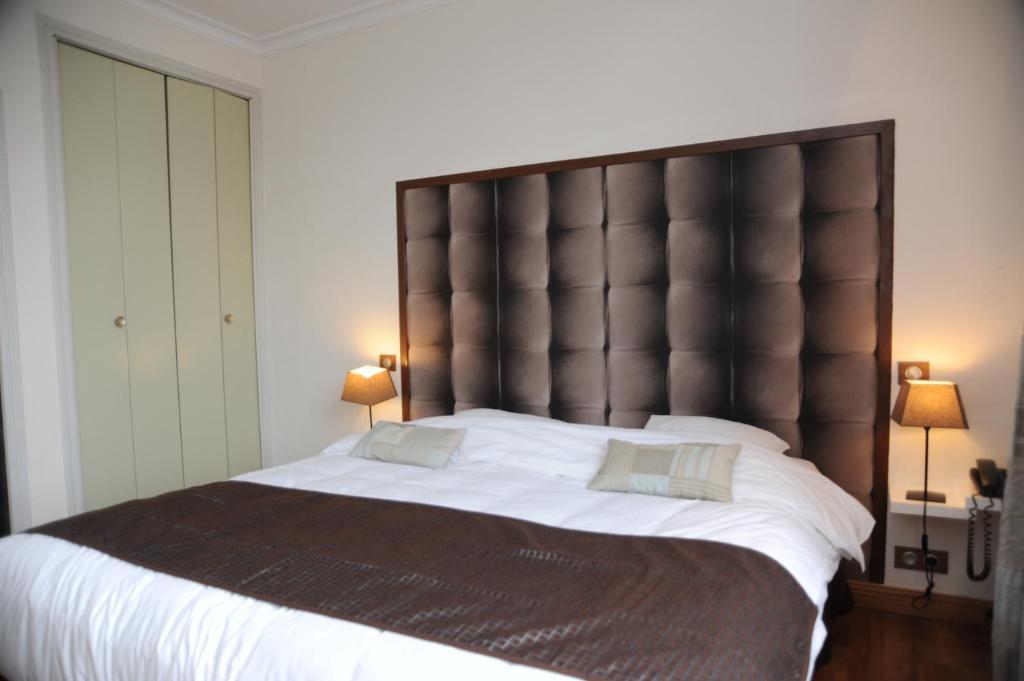 Logis - Hotel Restaurant L'Ecu De France Malesherbes Eksteriør billede