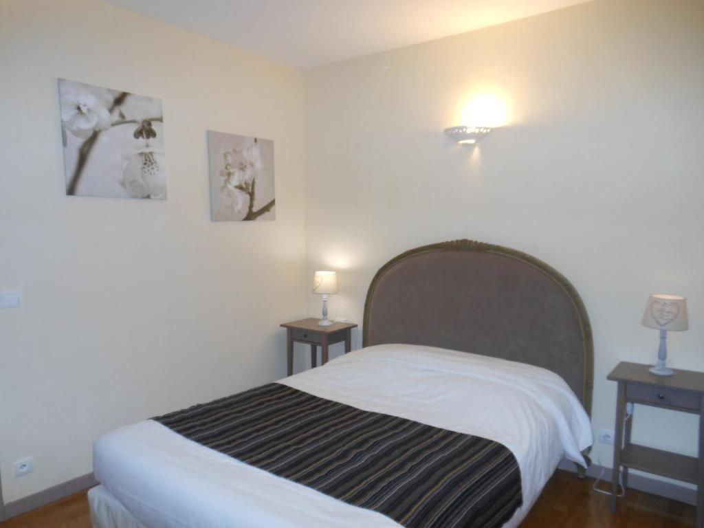 Logis - Hotel Restaurant L'Ecu De France Malesherbes Værelse billede